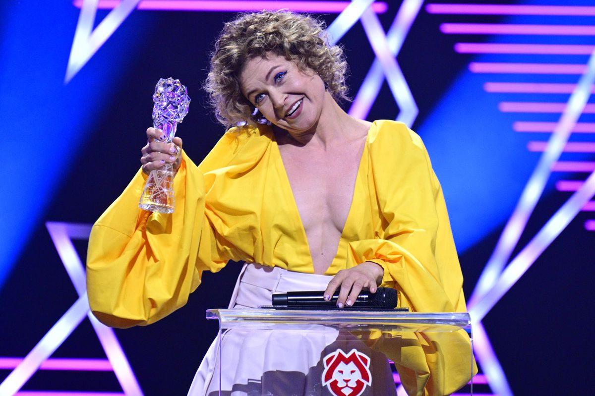 Herečka Zuzana Zlatohlávková s Českým levom.