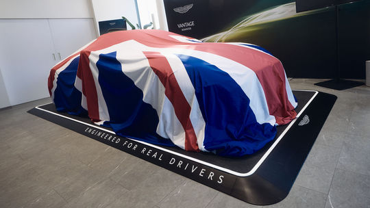 Aston Martin Vantage 