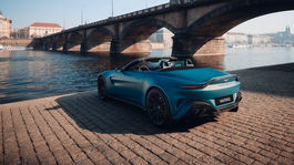 Aston Martin Vantage 