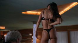 Herečka Demi Moore na zábere z filmu Striptíz v roku 1996. 