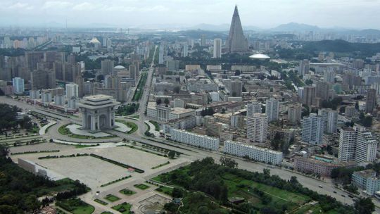 Ruskí krasokorčuliari opisujú zážitky z KĽDR. Internet za dva doláre na 10 minút, samé zemiaky a nechutnosť v dome Kim Ir-sena