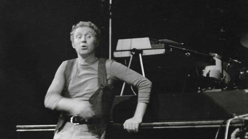 Cyrano z predmestia, 1977