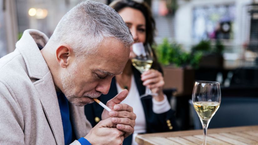 dôchodca, senior, fajčenie, fajčiar