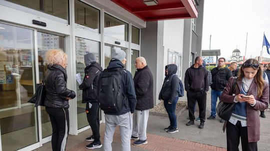 Pred klientskym centrom v Bratislave sa na...