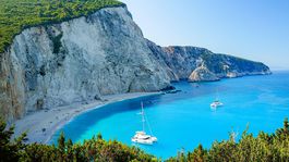 Lefkada, Grécko, pláž, more, dovolenka, cestovanie, leto, lode, jachty