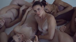 Speváčka a herečka Nela Pocisková v novom klipe ku skladbe Čierna Madonna. 