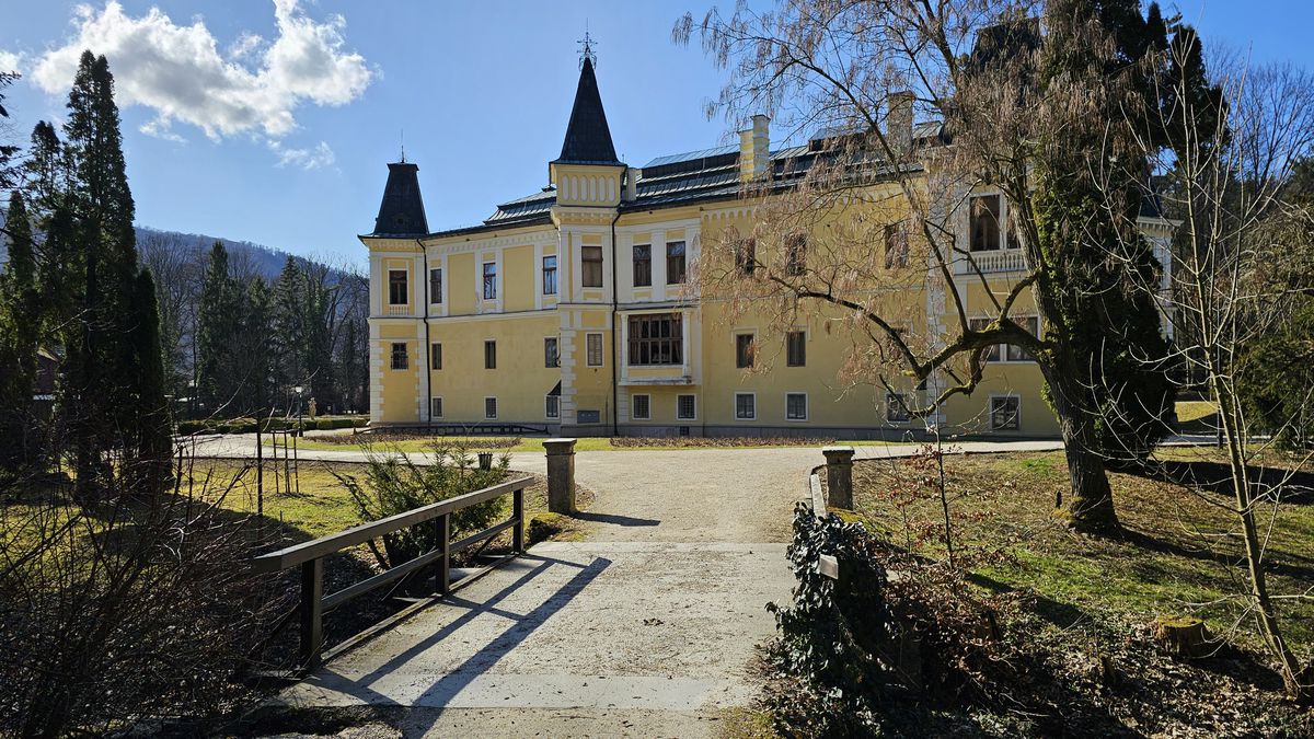 Bočná strana kaštieľa Betliar