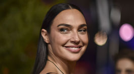 Herečka Gal Gadot prišla na premiéru v kreácii Chloé. 