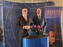 Minister dopravy Jozef Raz a primator Kosic Jaroslav Polacek pocas brifingu k novemu stavebnemu zakonu