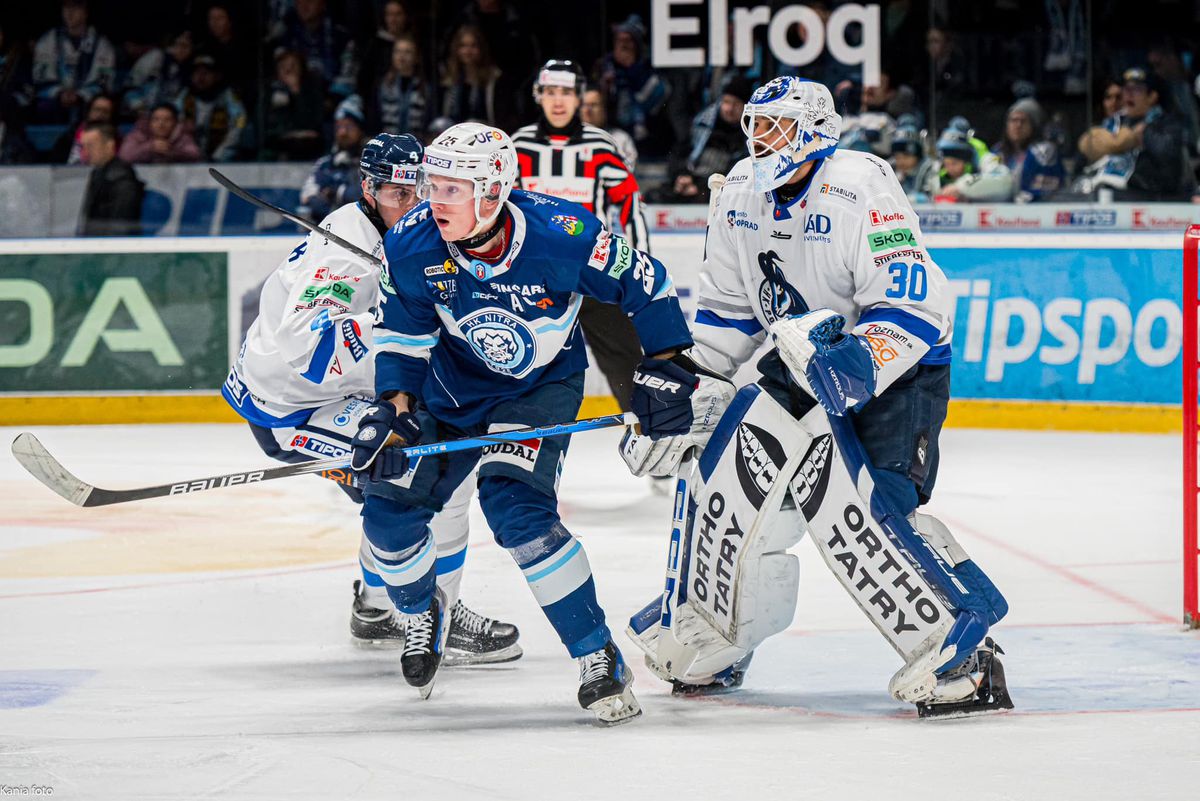 Samuel Buček v drese HK Nitra.