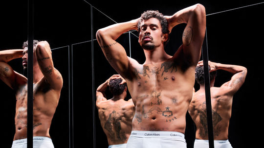 Raper Bad Bunny sa objavil v reklame na pánsku...