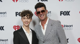 Spevák Robin Thicke a jeho syn Julian Thicke.