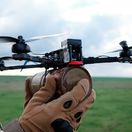 FPV dron s optickým vláknom