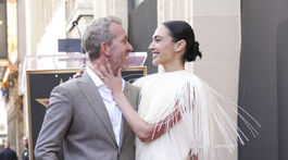 Gal Gadot (v šatách Jil Sander) a jej manžel Jaron Varsano 