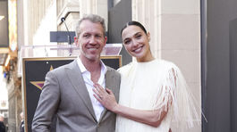 Herečka Gal Gadot (v šatách Jil Sander) 