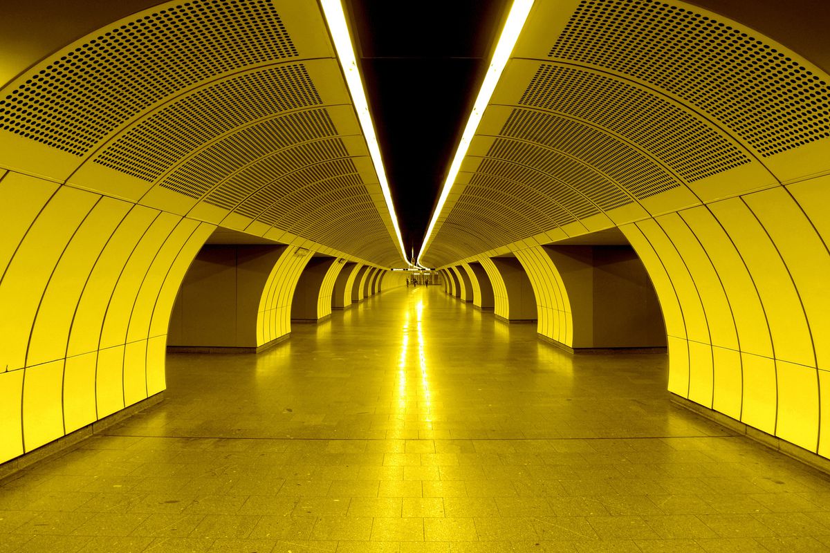 metro, tunel, chodba, žltá,