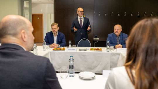 Opozičná strana SaS zvolala okrúhly stôl k...