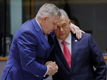 EÚ až na Orbána vyzvala Putina, aby ukázal „skutočnú vôľu“ ukončiť vojnu. Zelenskyj žiada päť miliárd na muníciu