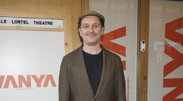 Herec Matthew Rhys sa tiež prišiel pozrieť na derniéru. 