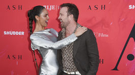 Herci Eiza Gonzalez a Aaron Paul spoločne uviedli novinku Ash.
