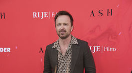 Herec Aaron Paul na slávnostnej premiére novinky Ash v Los Angeles. 