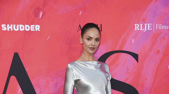 Herečka Eiza Gonzalez uviedla novinku Ash.