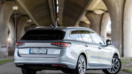 Škoda Superb 1,5 TSI iV - test 2025