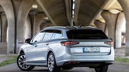 Škoda Superb 1,5 TSI iV - test 2025