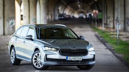 Škoda Superb 1,5 TSI iV - test 2025