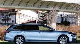 Škoda Superb 1,5 TSI iV - test 2025