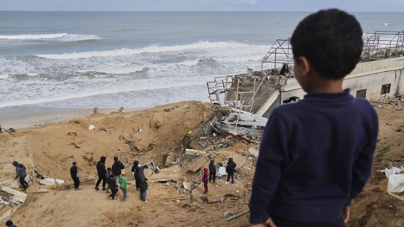 Israel / Palestinians / Deir al-Balah / Gaza...