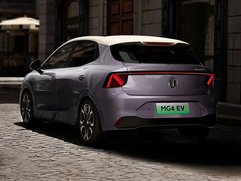 Zadné svetlá majú tvar šípky a dizajnovo...