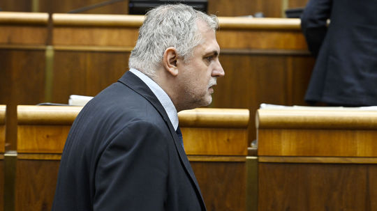 Michelko: V STVR by mala prebiehať diskusia dvoch názorových spektier. Nie však o tom, či je Zem plochá