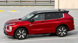 Mitsubishi Outlander - 2025