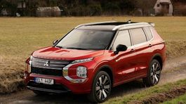 Mitsubishi Outlander - 2025