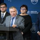 SR Vláda Schôdza Mimoriadna Takáč slintačka drony BAX