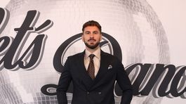 Ženích z Ruže pre nevestu Rastislav Zvara. 