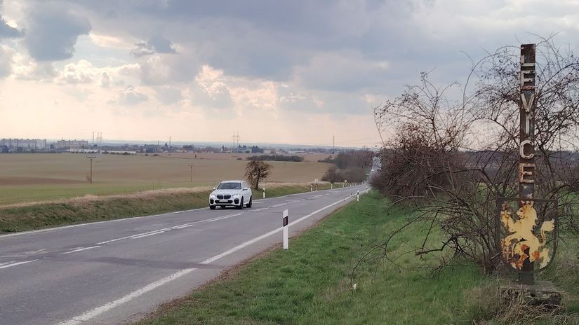 Pohľad na mesto z úrovne dotknutého cvičiska.
