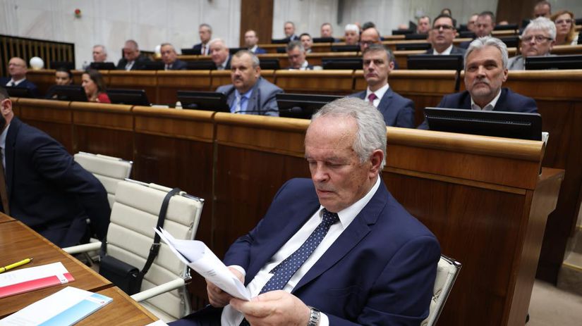 Za Rudolfa Huliaka nastúpil do NR SR Miroslav...