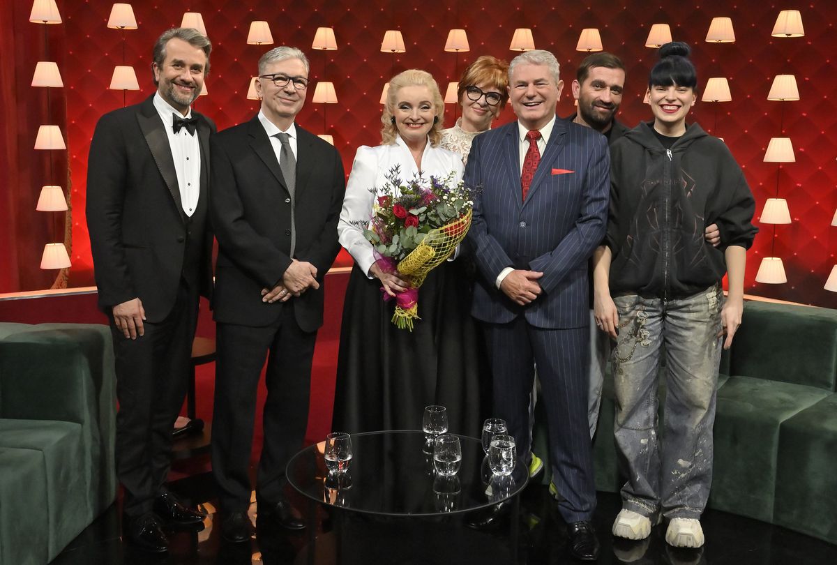 Herečka Eva Pavlíková (v strede) a na snímke s...