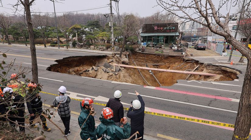 Sinkhole / Prepad vozovky /