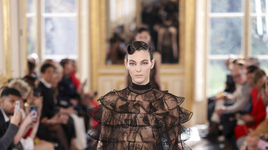 Topmodelka Vittoria Ceretti na prehliadke...