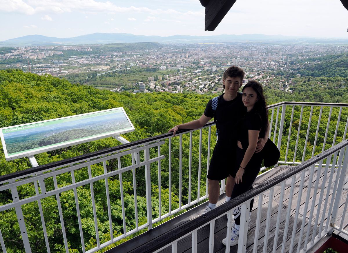 Návštevníci na rozhľadni Hradová nad Košicami