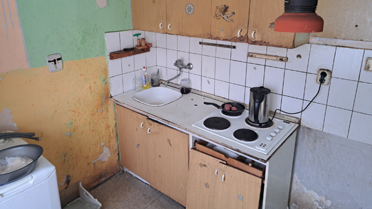 Kuchyňa pred rekonštrukciou.