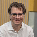 Dirigent Martin Majkút na návšteve redakcie Pravdy.