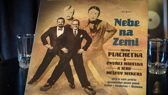 Album Nebe na Zemi vyšiel aj ako súbor dvoch LP...