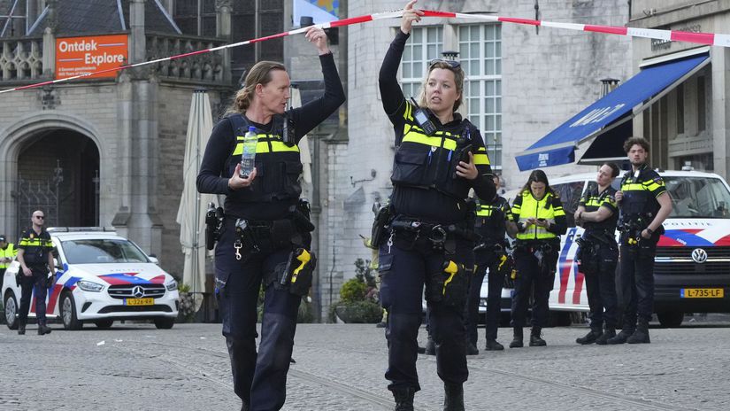 Holandská polícia, útok nožom, Amsterdam