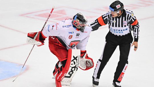 Český gólman po Slovensku zbiera škandály aj vo Fínsku. To som nikdy nevidel, krútil hlavou komentátor počas priameho prenosu