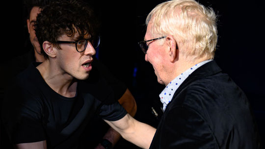 Oslávenec Karol Čálik v rozhovore s kolegom...