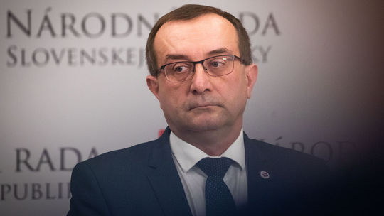 Puci: SNS stiahne novelu Trestného zákona, Kmec nechce post po Ferenčákovi. Smeruje do Ríma?